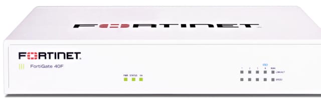 Fortinet FortiGate 40F - Aparato de seguridad - con 1 año de protección 24/7 FortiCare y Forticare Unified (UTM) - 1GbE - escritorio